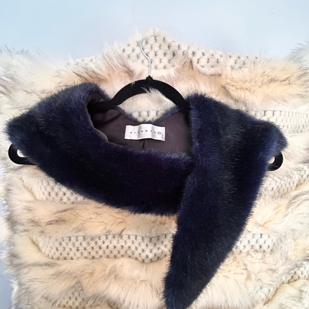 Elegant Navy Faux Fur Collar